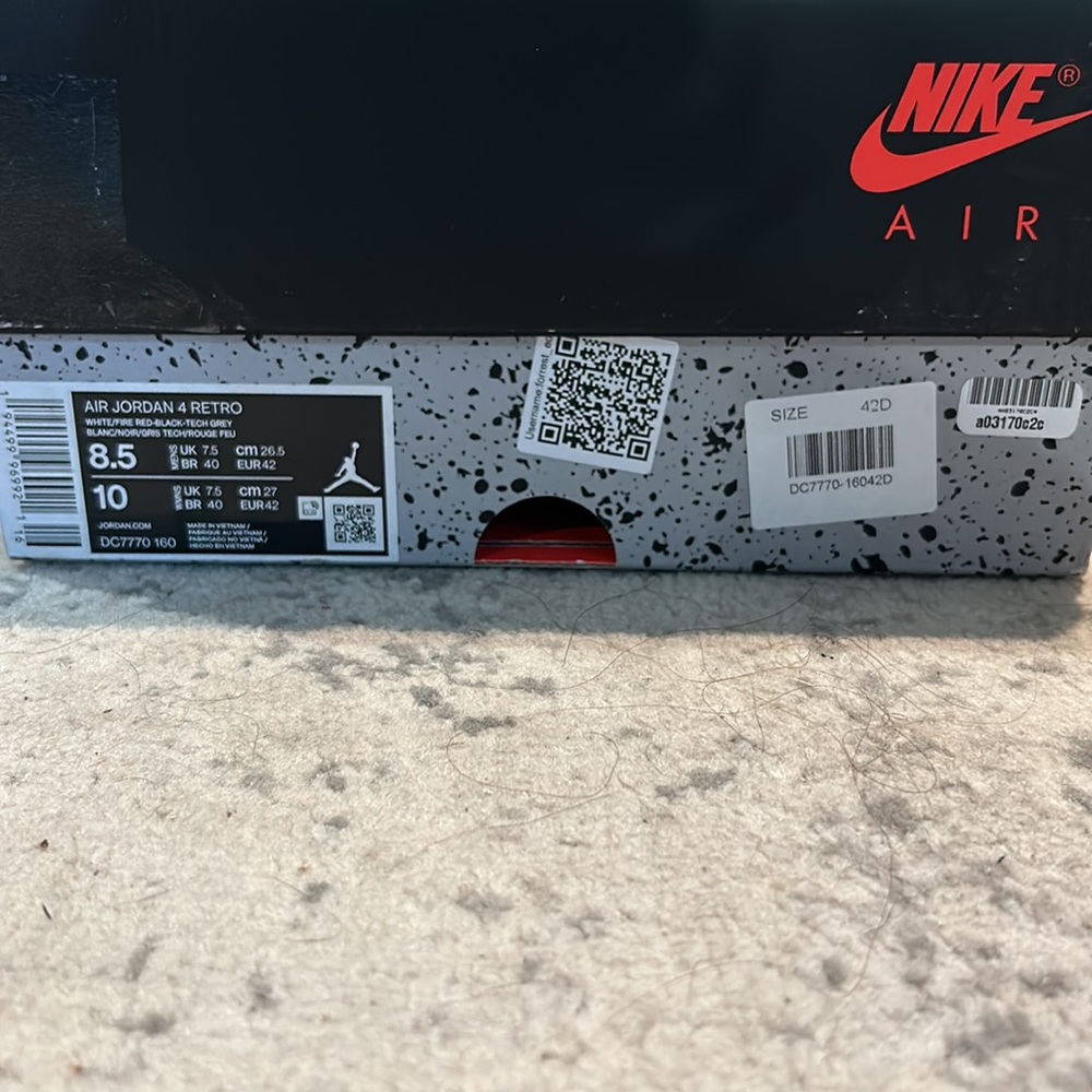 Jordan 4 Fire Reds - Picture 8 of 9